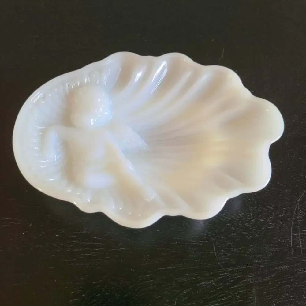 Vintage Avon Milk Glass Angel Cherub Shell Dish Soap Trinket Tray Vanity Decor
